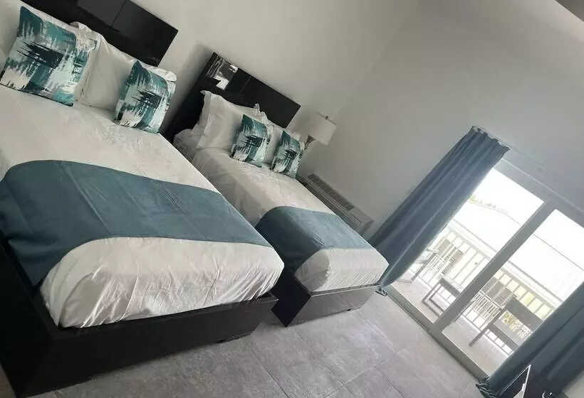 هتل Ocean Breeze Resort