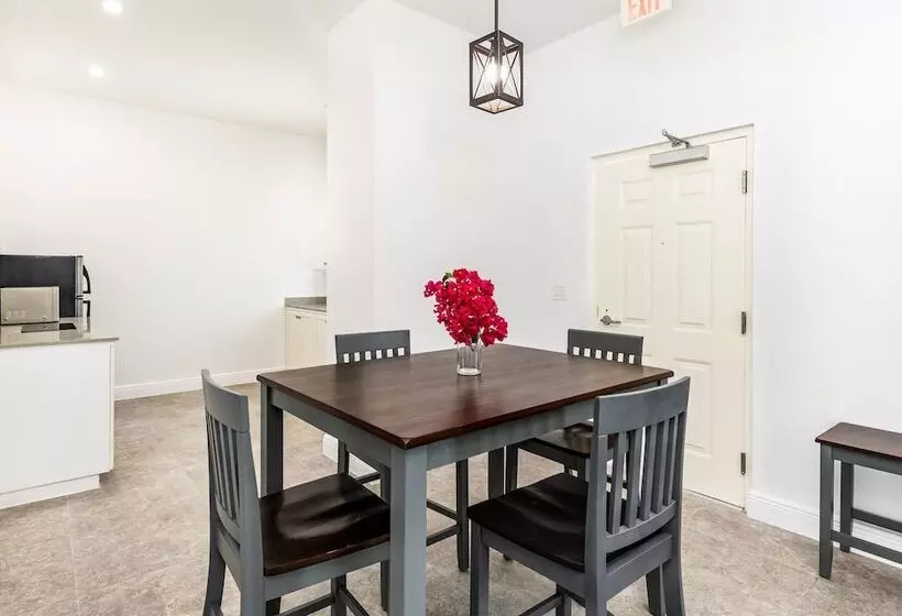 هتل Ocean Breeze Resort