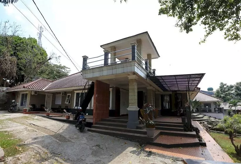 Hotelli Oyo 93159 Resort Cinta Kasih