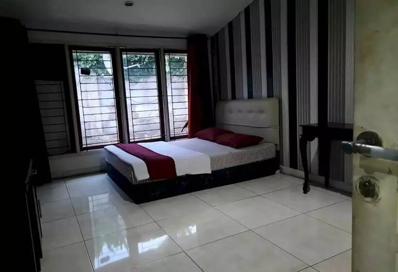 Hotelli Oyo 93159 Resort Cinta Kasih