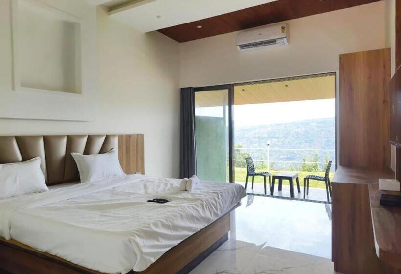 Отель The Breeze Valley