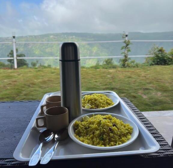 Отель The Breeze Valley