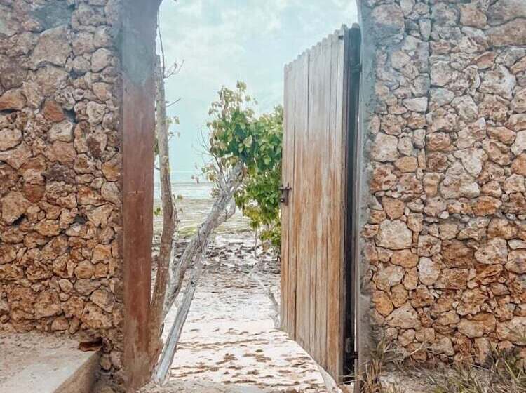 هتل Met Beach Resort