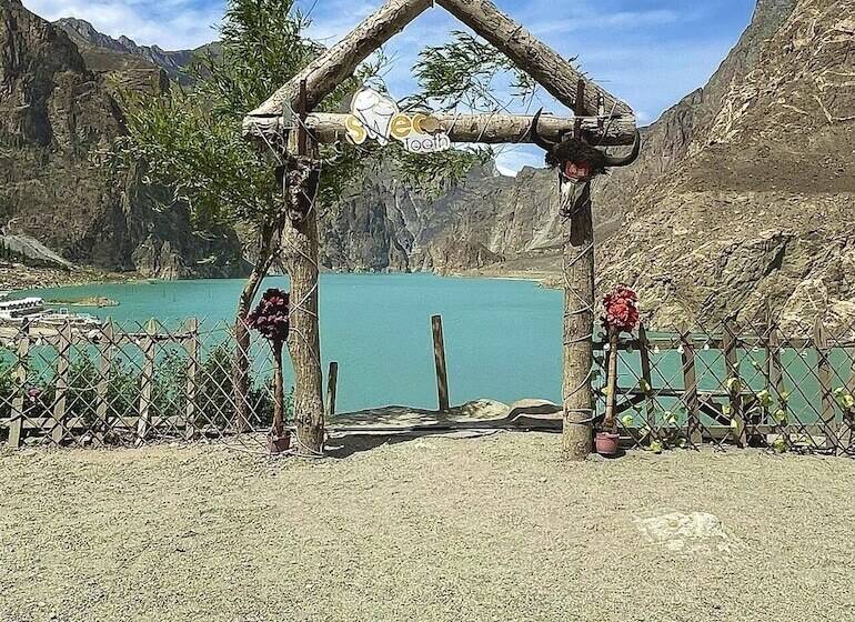 هتل Orangeloft Attabad Lake Hunza