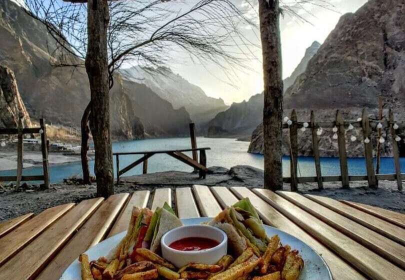 هتل Orangeloft Attabad Lake Hunza