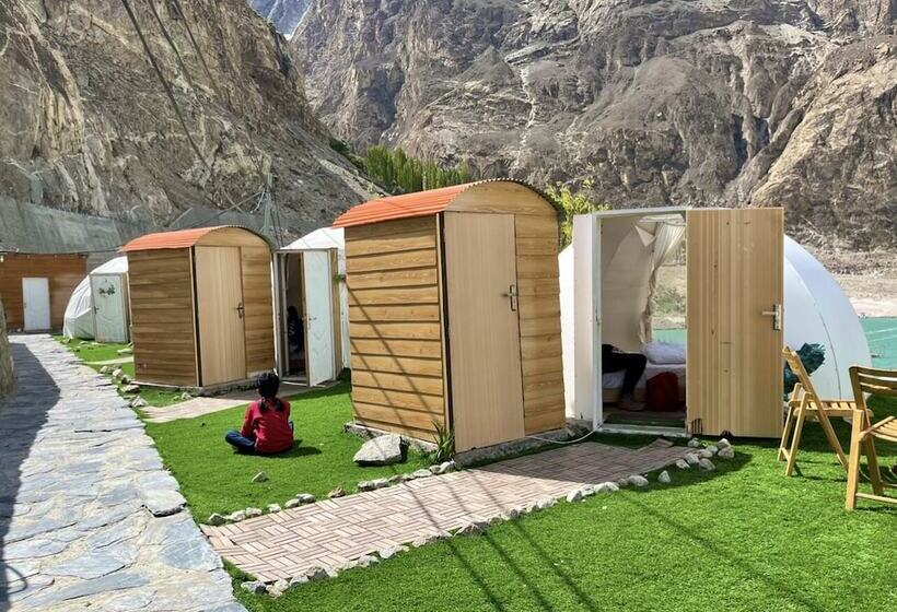 هتل Orangeloft Attabad Lake Hunza