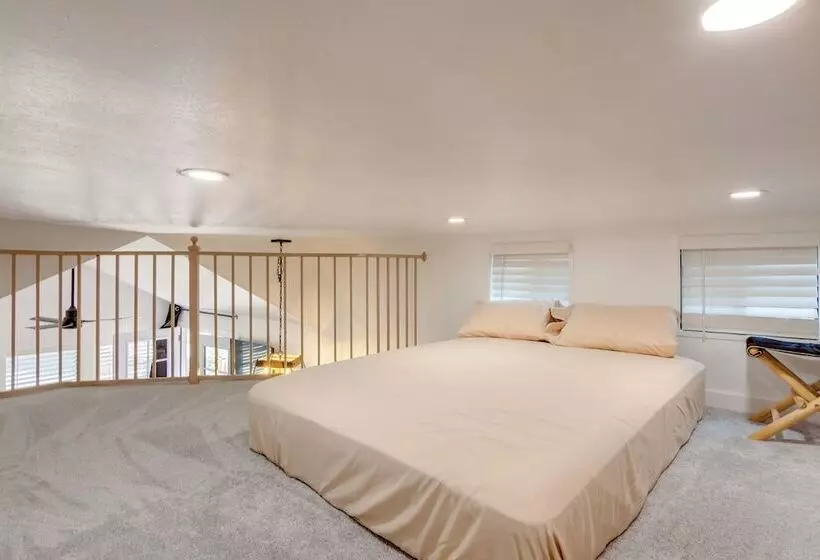 Peaceful Lake Almanor Cabin: Fish, Hunt + Hike!