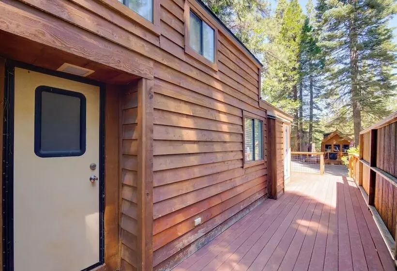 Peaceful Lake Almanor Cabin: Fish, Hunt + Hike!