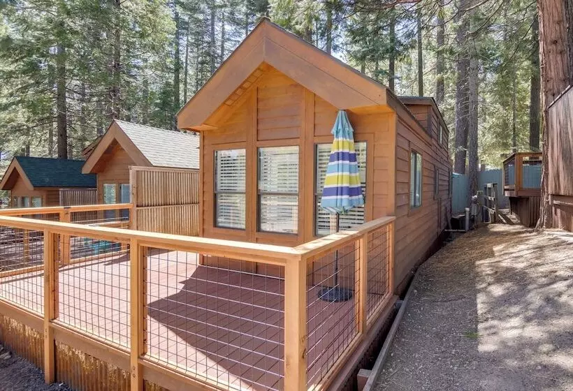 Peaceful Lake Almanor Cabin: Fish, Hunt + Hike!