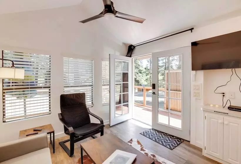 Peaceful Lake Almanor Cabin: Fish, Hunt + Hike!