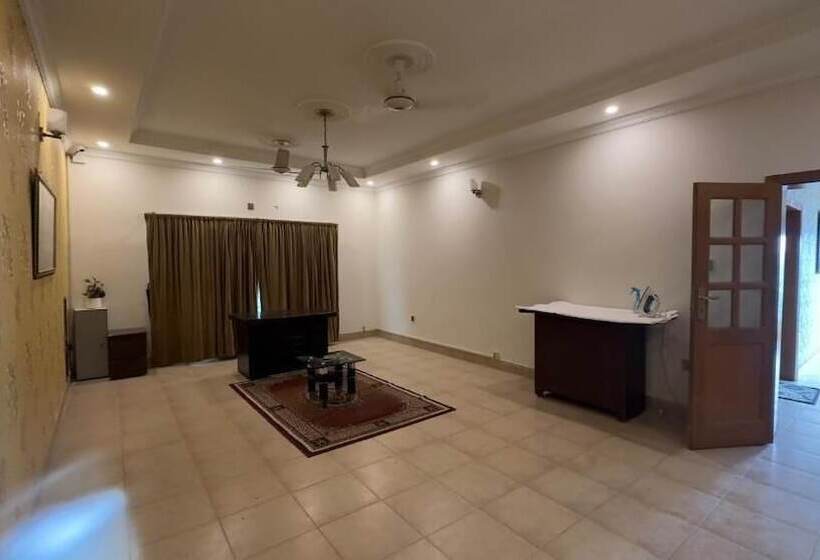 پانسیون Secure Inn Guest House Bahria Town