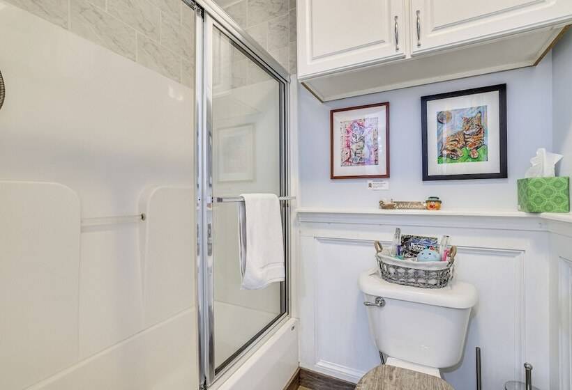 Artsy Cottage In Scotrun W/ Studio Space & Hot Tub