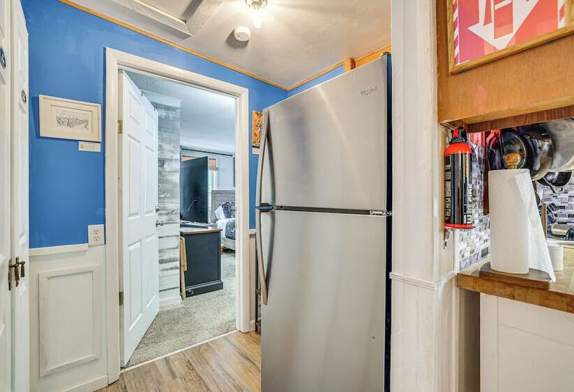 Artsy Cottage In Scotrun W/ Studio Space & Hot Tub