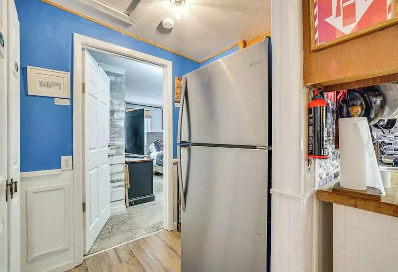 Artsy Cottage In Scotrun W/ Studio Space & Hot Tub