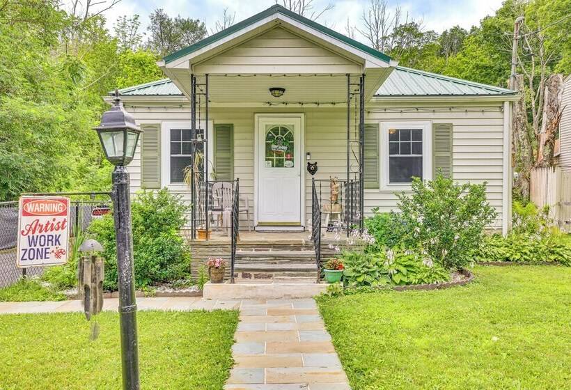Artsy Cottage In Scotrun W/ Studio Space & Hot Tub