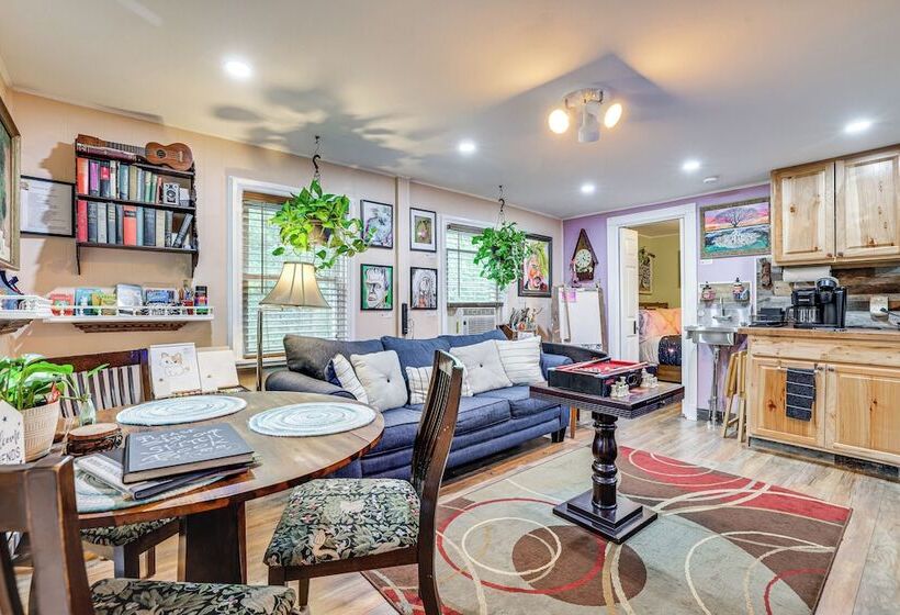 Artsy Cottage In Scotrun W/ Studio Space & Hot Tub