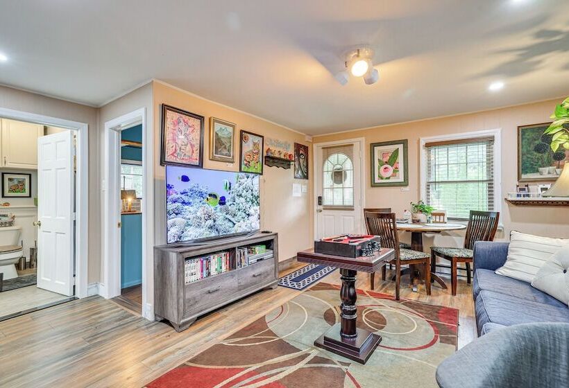 Artsy Cottage In Scotrun W/ Studio Space & Hot Tub