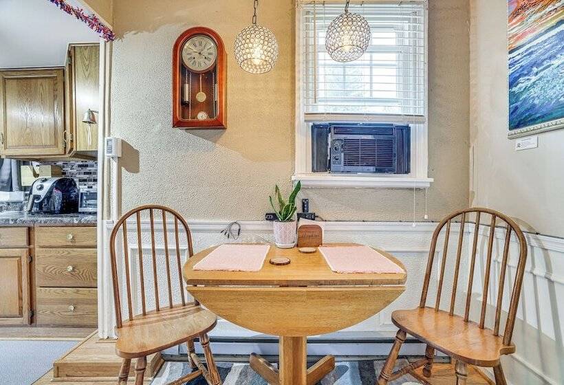 Artsy Cottage In Scotrun W/ Studio Space & Hot Tub