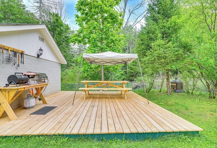 Artsy Cottage In Scotrun W/ Studio Space & Hot Tub