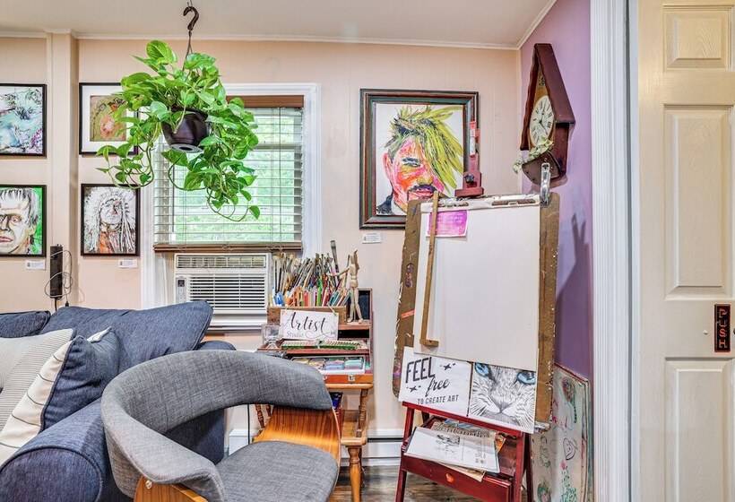 Artsy Cottage In Scotrun W/ Studio Space & Hot Tub