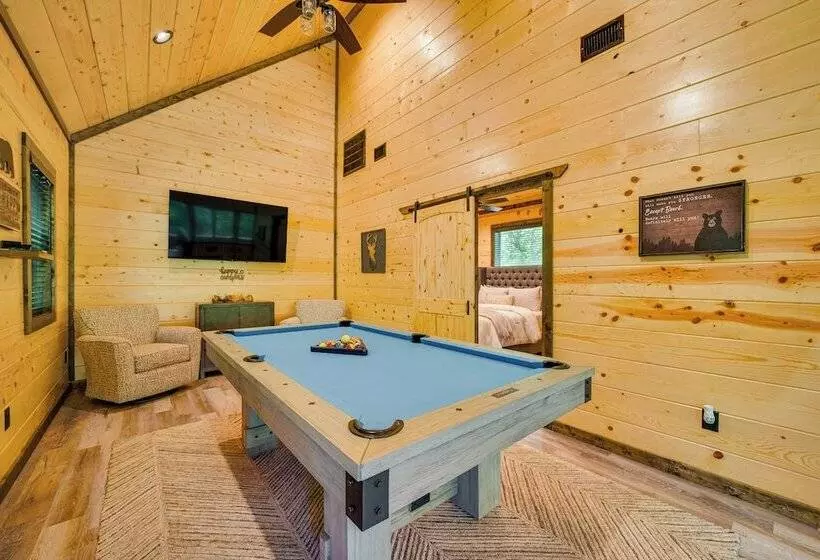 Broken Bow Cabin Near Choctaw Casino: Hot Tub!