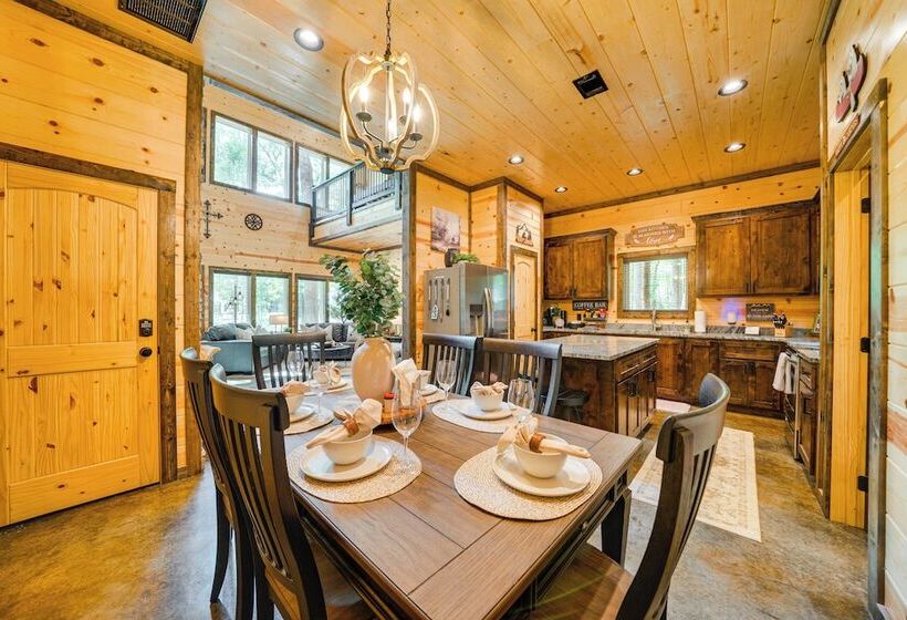 Broken Bow Cabin Near Choctaw Casino: Hot Tub!