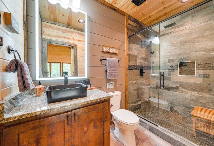 Broken Bow Cabin Near Choctaw Casino: Hot Tub!