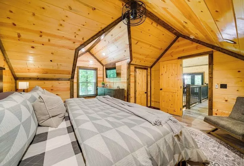 Broken Bow Cabin Near Choctaw Casino: Hot Tub!