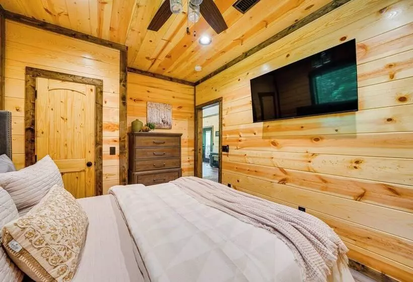 Broken Bow Cabin Near Choctaw Casino: Hot Tub!