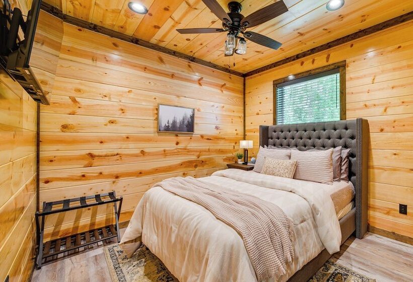 Broken Bow Cabin Near Choctaw Casino: Hot Tub!