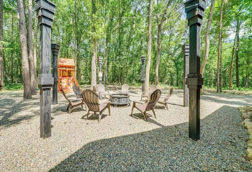 Broken Bow Cabin Near Choctaw Casino: Hot Tub!