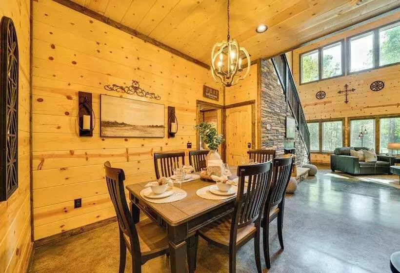 Broken Bow Cabin Near Choctaw Casino: Hot Tub!