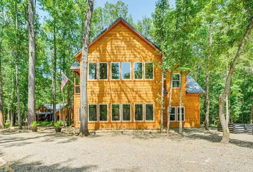 Broken Bow Cabin Near Choctaw Casino: Hot Tub!