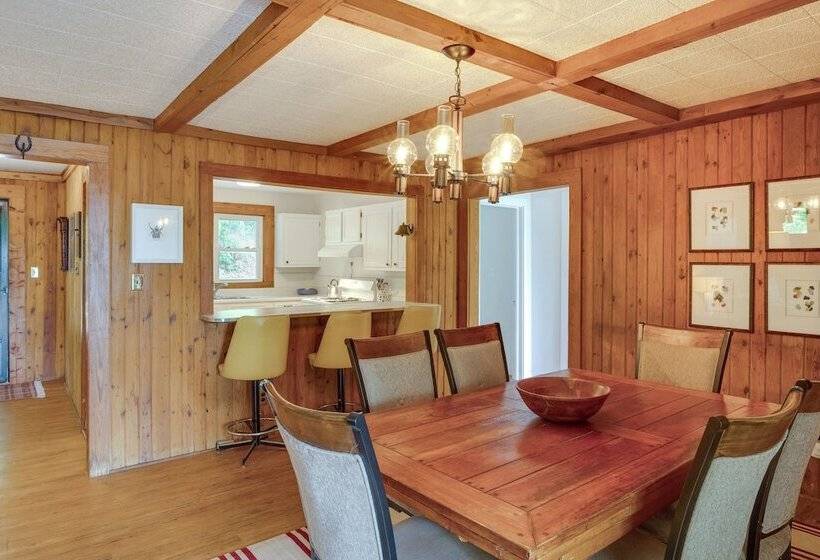 Center Hill Couples Retreat Cabin: Lake View, Deck