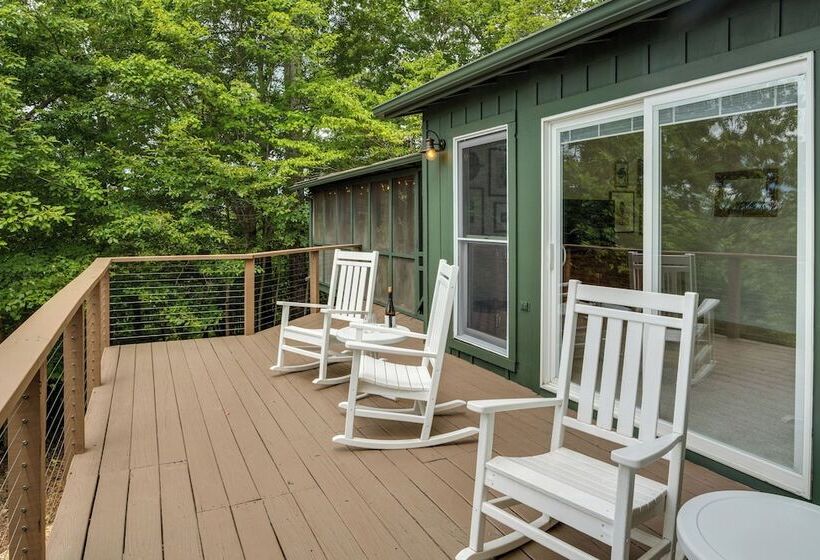 Center Hill Couples Retreat Cabin: Lake View, Deck