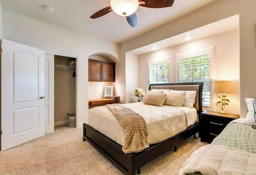 Clovis Retreat W/ Patio & Yard ~ 3 Mi To Old Town!