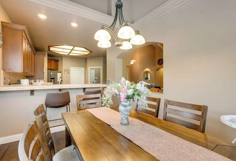 Clovis Retreat W/ Patio & Yard ~ 3 Mi To Old Town!