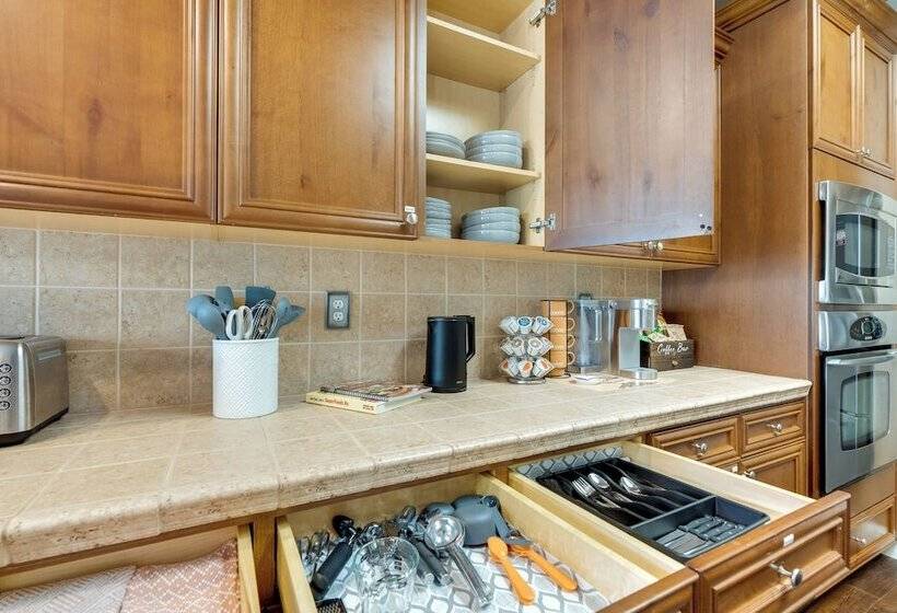 Clovis Retreat W/ Patio & Yard ~ 3 Mi To Old Town!