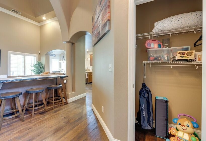 Clovis Retreat W/ Patio & Yard ~ 3 Mi To Old Town!