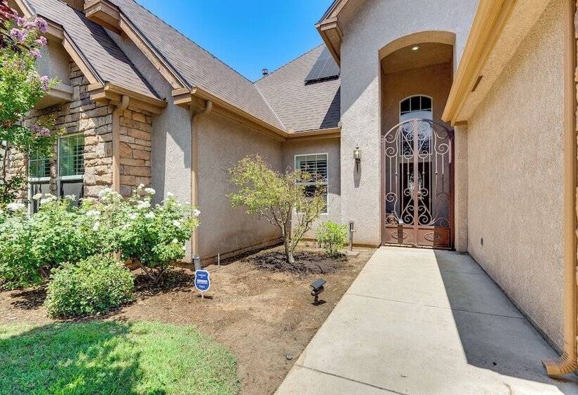 Clovis Retreat W/ Patio & Yard ~ 3 Mi To Old Town!