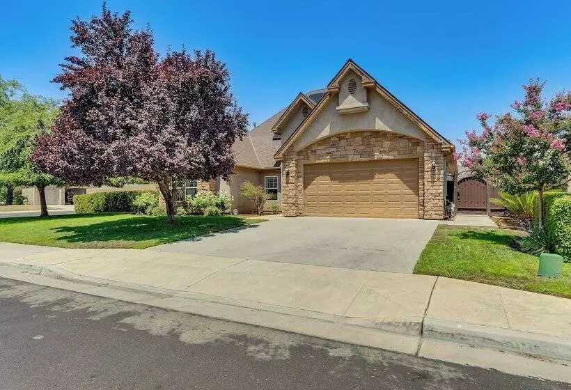 Clovis Retreat W/ Patio & Yard ~ 3 Mi To Old Town!