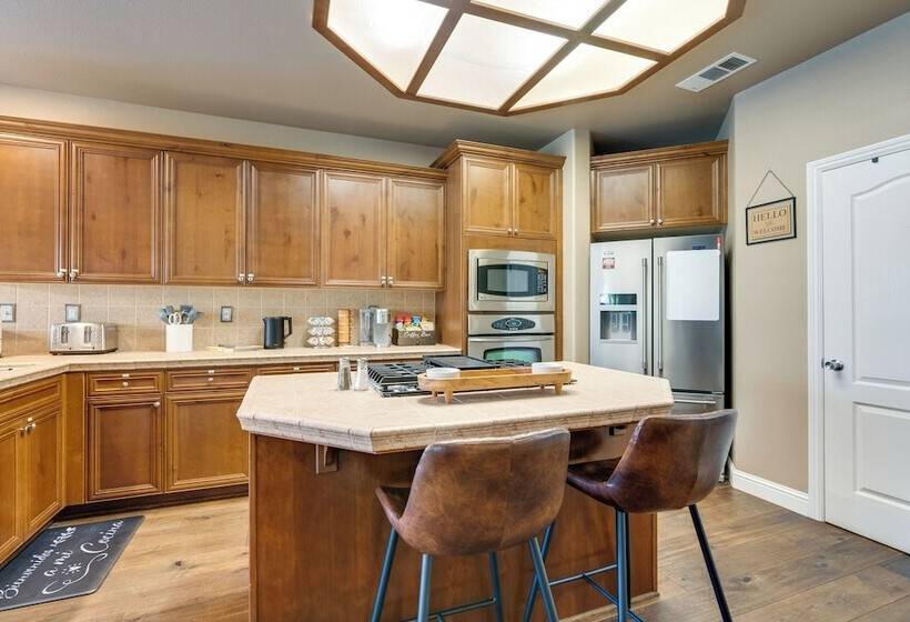Clovis Retreat W/ Patio & Yard ~ 3 Mi To Old Town!