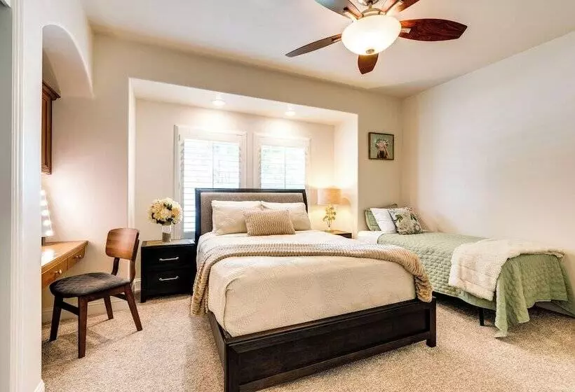 Clovis Retreat W/ Patio & Yard ~ 3 Mi To Old Town!