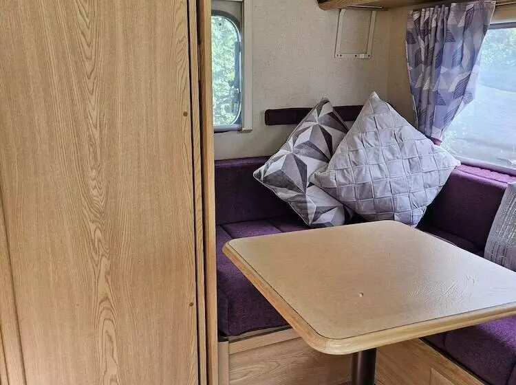 Hotelli Tranquil Equestrian Escape   Sleeps 2