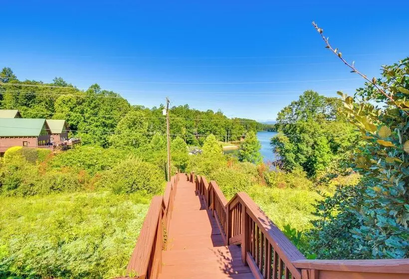 Lake Keowee Access: Idyllic Six Mile Cabin!