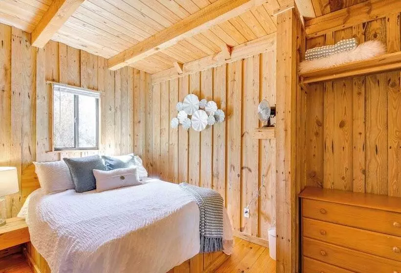 Lake Keowee Access: Idyllic Six Mile Cabin!