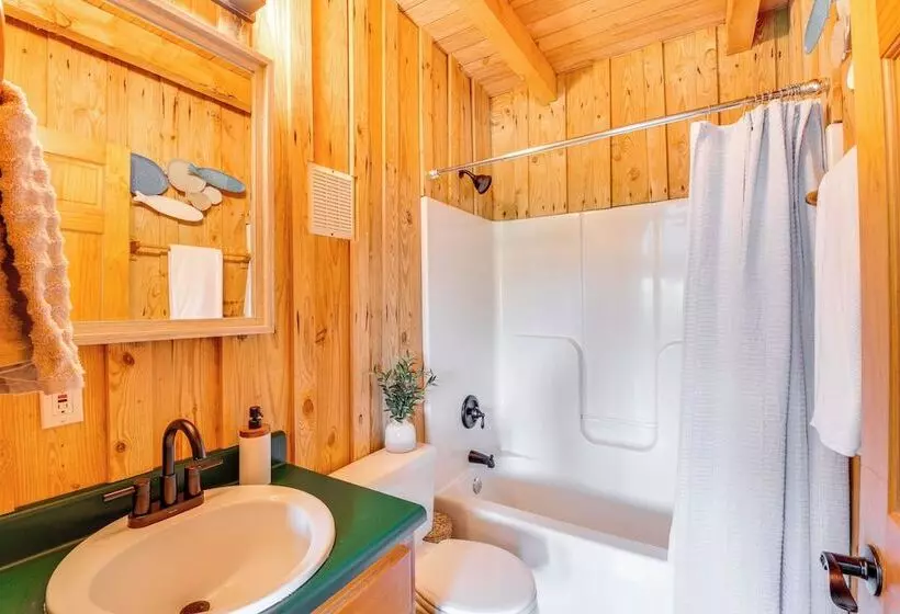 Lake Keowee Access: Idyllic Six Mile Cabin!