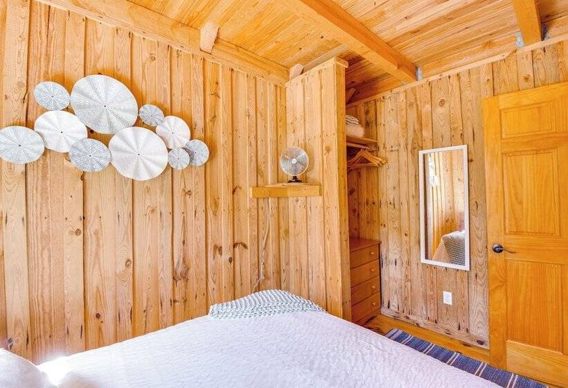 Lake Keowee Access: Idyllic Six Mile Cabin!