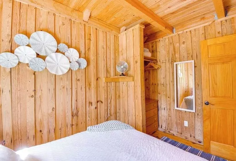 Lake Keowee Access: Idyllic Six Mile Cabin!