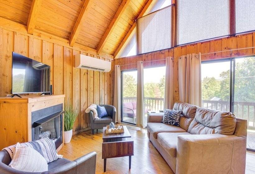 Lake Keowee Access: Idyllic Six Mile Cabin!